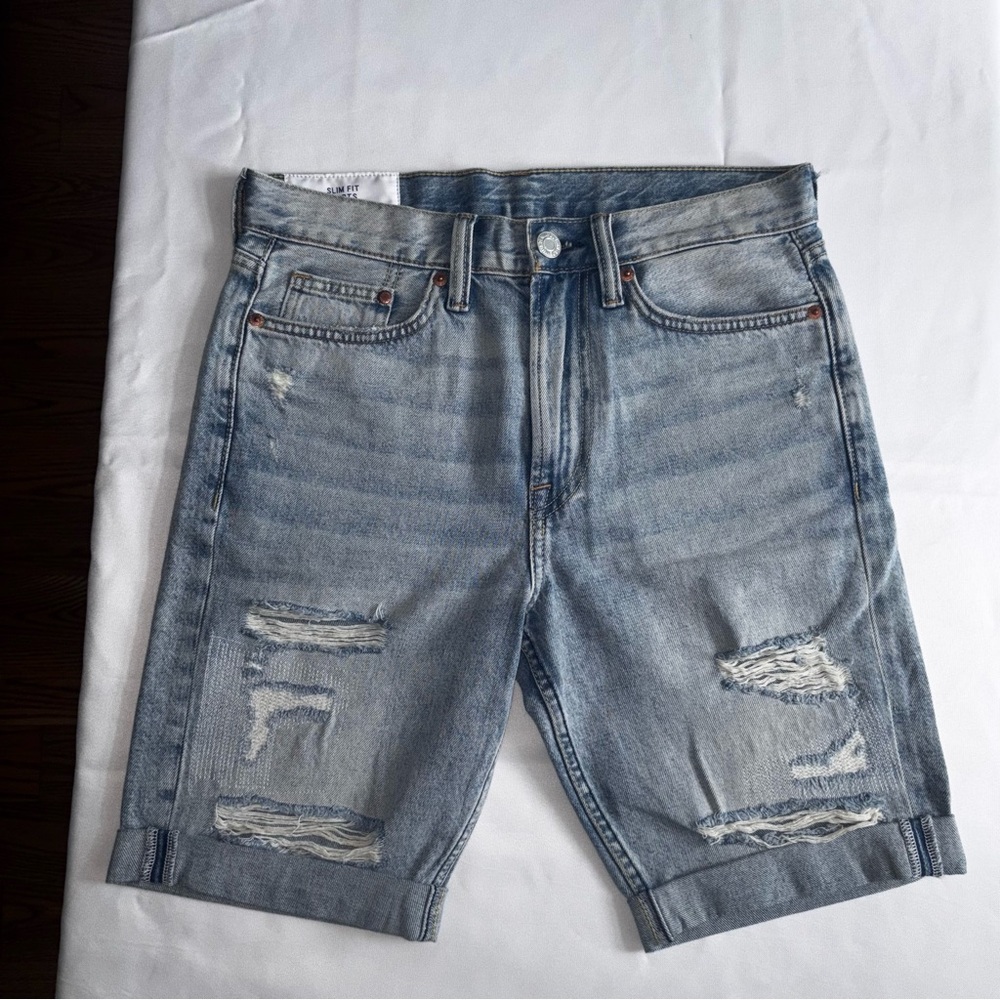 H&M &DENIM Men /Youth Slim Fit 28 Shorts Distressed  Bottoms Blue Denim Jean NWT